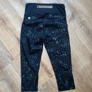 Lululemon Pedal Pace Crop Leggings in Star Crushed Coal Black / Black size 4